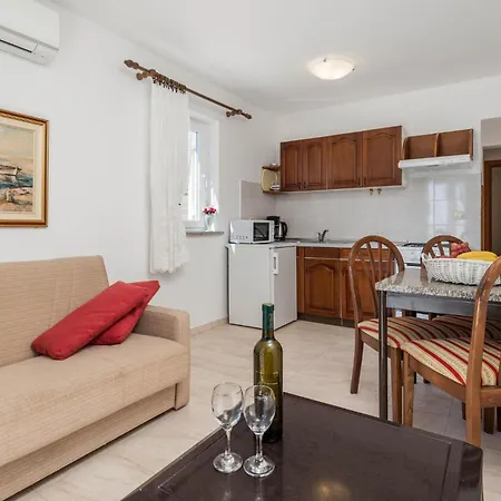 1 Bedroom Cozy In Ičići
